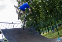 Скейтбордисты, мастера паркура и турникмены закрыли летний сезон